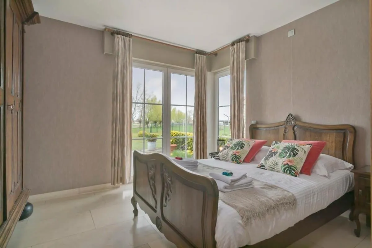 וילה הוילה ברוז' Huswell - Family House With A Beautiful View In Damme בלגיה