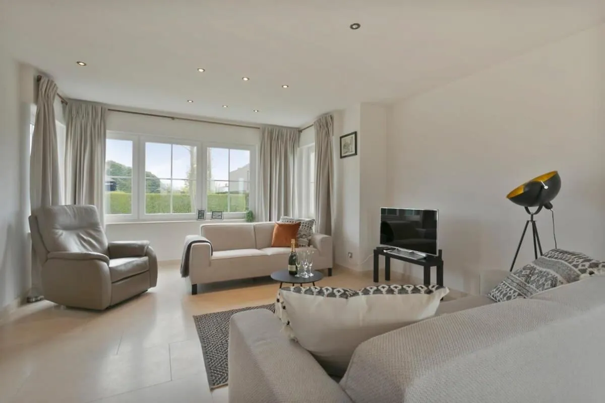 فيلا Huswell - Family House With A Beautiful View In Damme بروج 0*,  بلجيكا